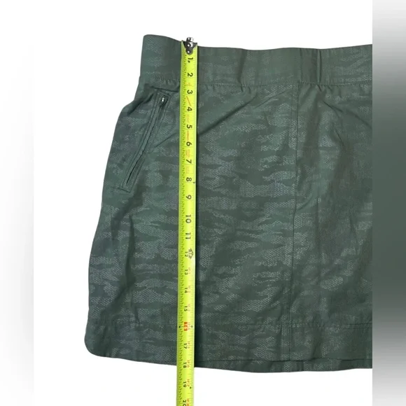 Orvis Size XL Green Camo Embossed Print Active Performance Skort Womens - Picture 14 of 15